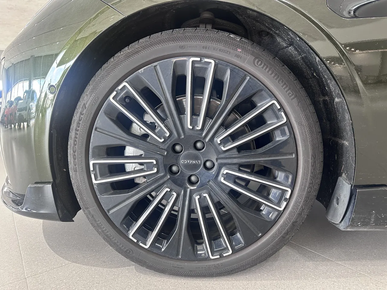 LYNK&amp;CO 2025 LYNK&amp;CO 10 EM-P 1.5T 240 four-wheel drive Ultra sports version automatic gear 8
