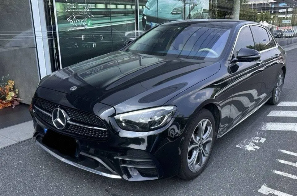 打开图片灯箱:Mercedes Benz E Class 2022 E 300 L 2.0T Luxury (Change 2) Automatic Gear