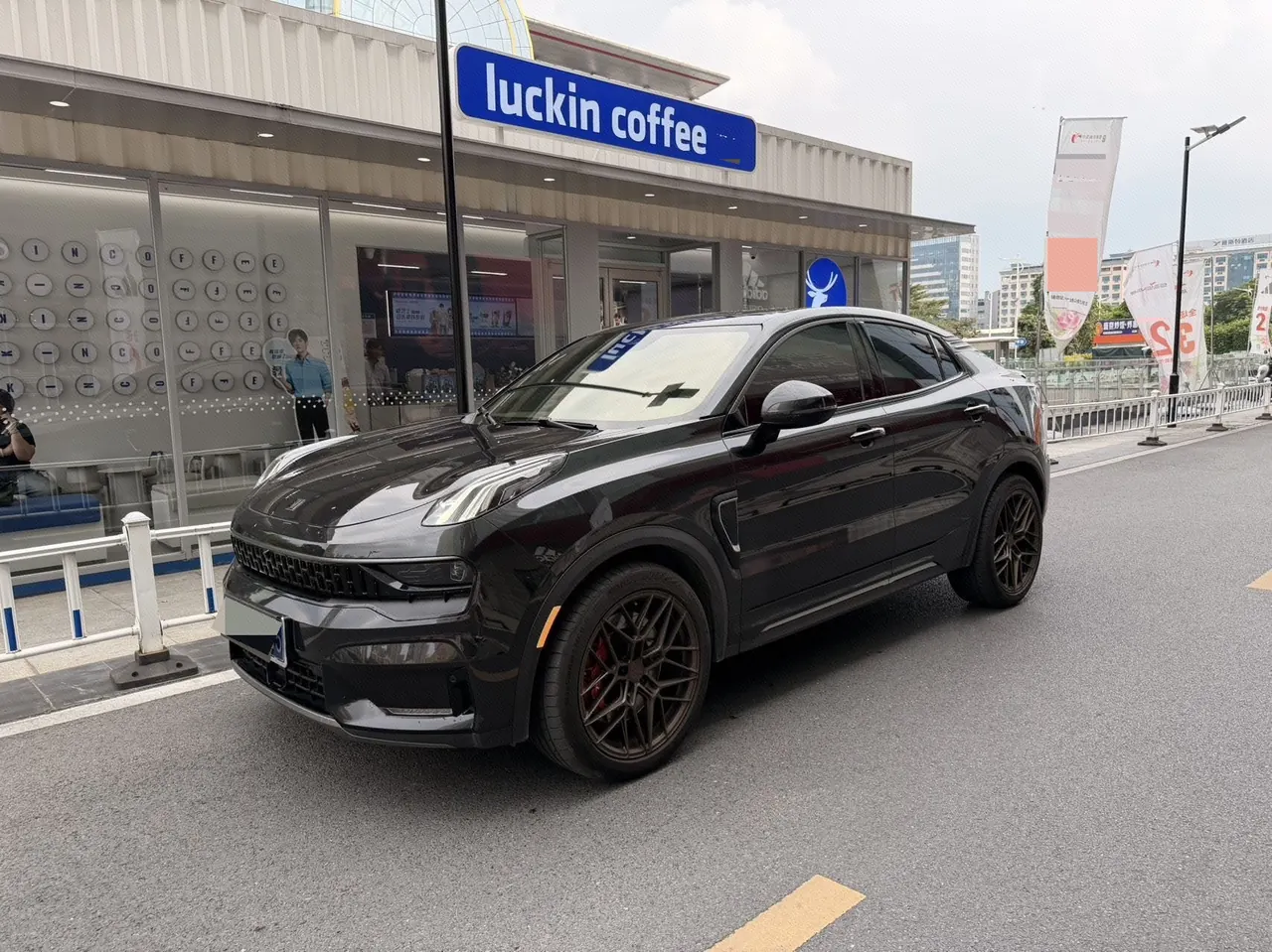 Открыть галерею: LYNK&CO 2022 LYNK&CO 05 2.0TD four-wheel drive Halo automatic gear