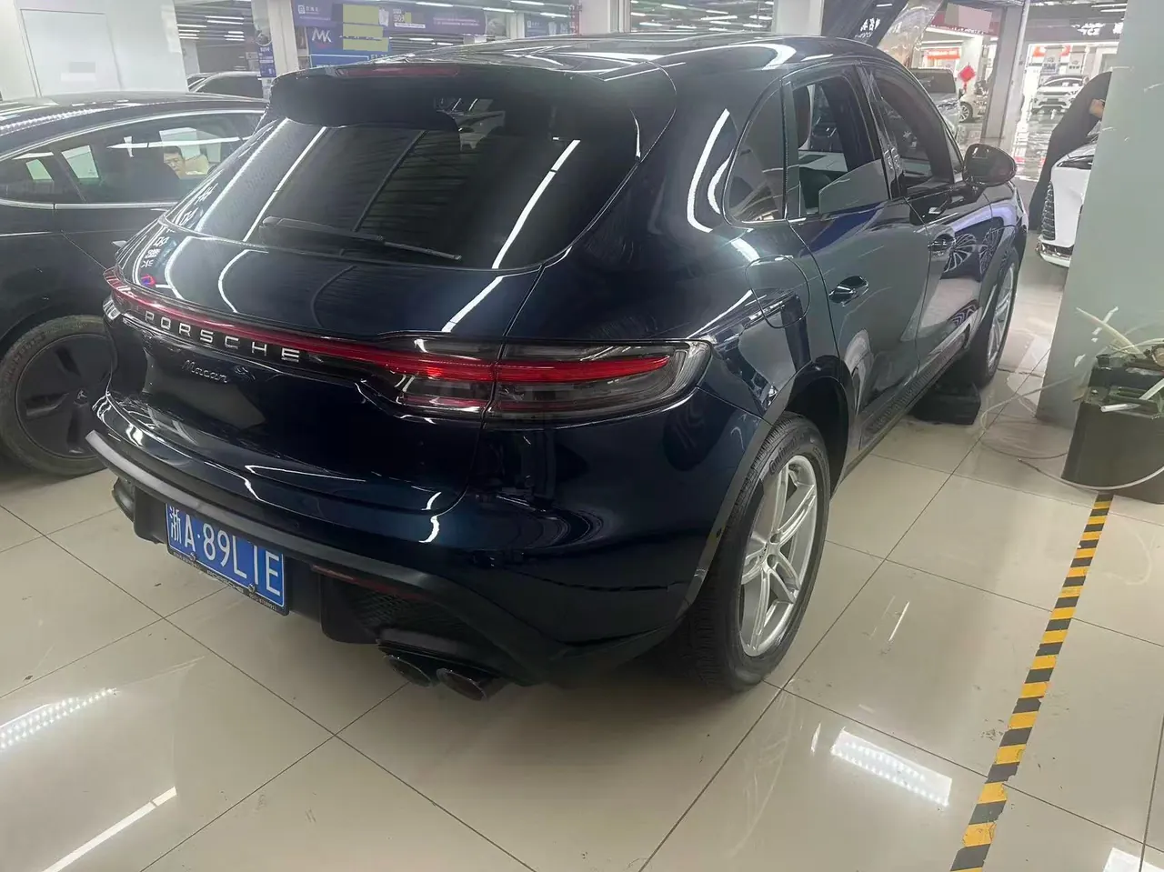 Porsche Macan (Imported) 2023 Macan 2.0T Automatic Gear 3