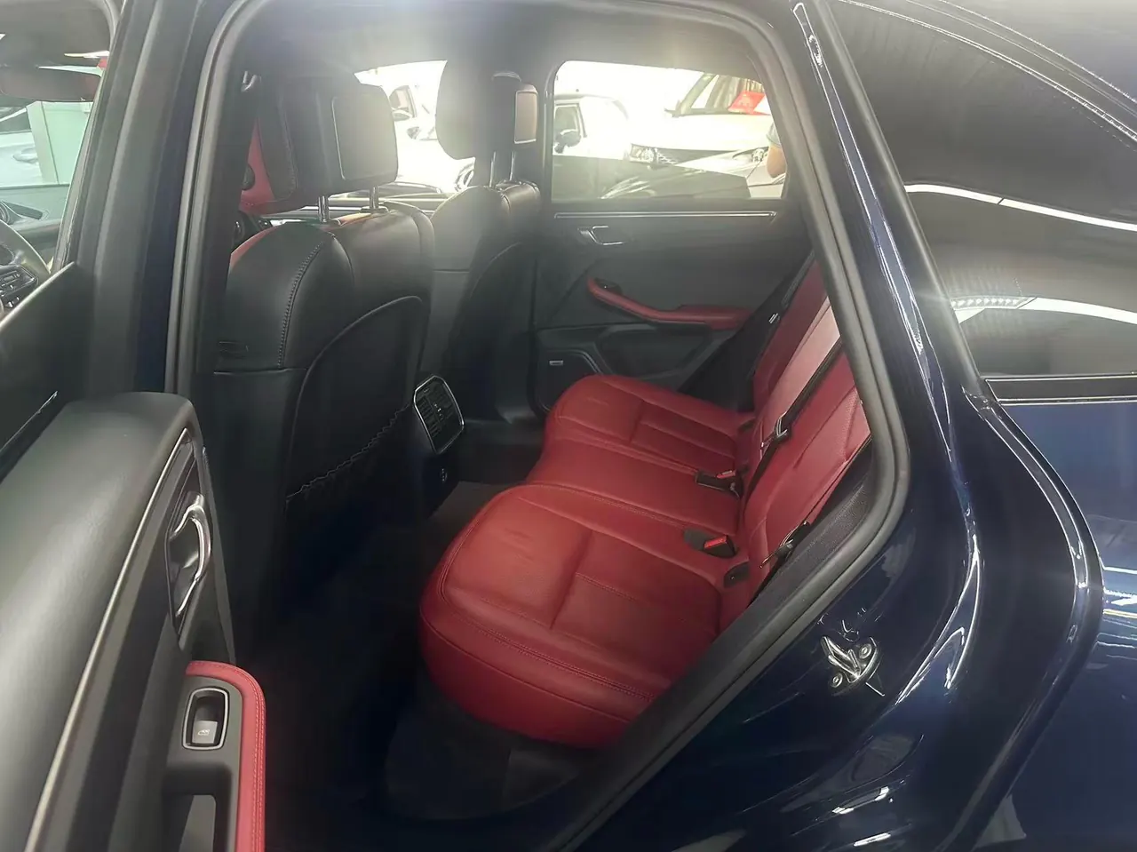 Porsche Macan (Imported) 2023 Macan 2.0T Automatic Gear 5
