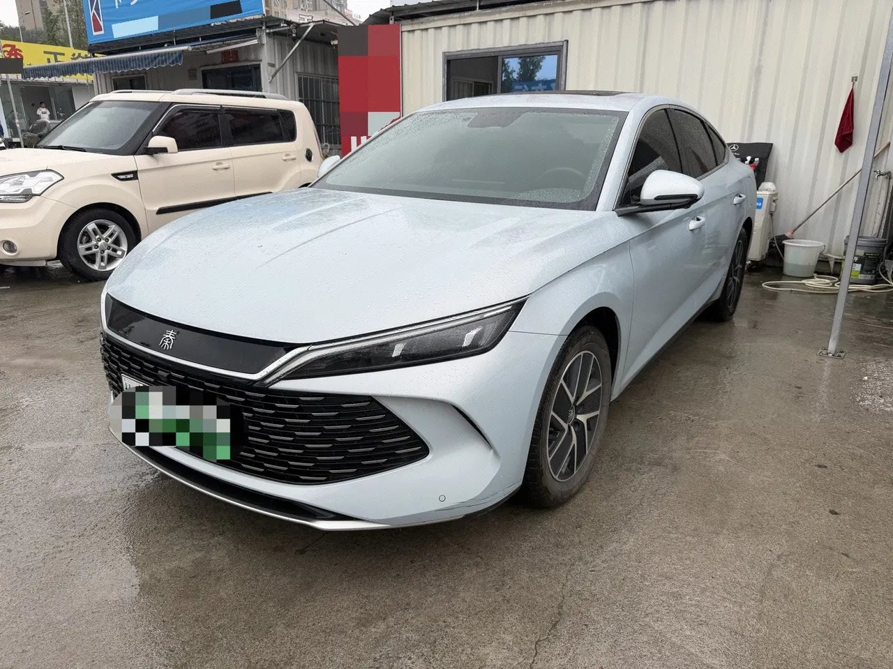 Открыть галерею: BYD 2024 Qin L DM-i 1.5 stepless 120KM leading automatic gear