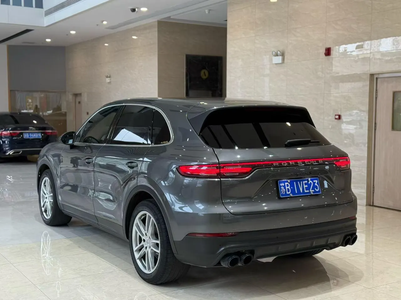 Porsche Cayenne (Imported) 2022 Cayenne 3.0T Platinum Edition Automatic Gear 4