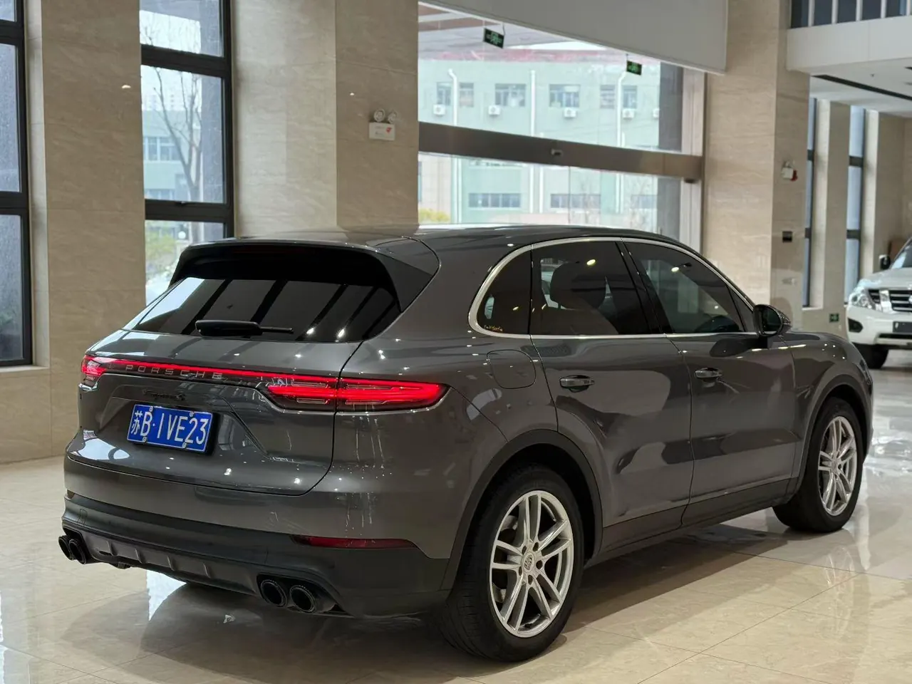 Porsche Cayenne (Imported) 2022 Cayenne 3.0T Platinum Edition Automatic Gear 6