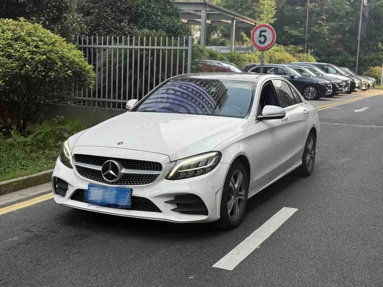 Открыть галерею: Mercedes Benz Class C 2020 C 260 L 48V 1.5T Sports Edition Automatic Gear