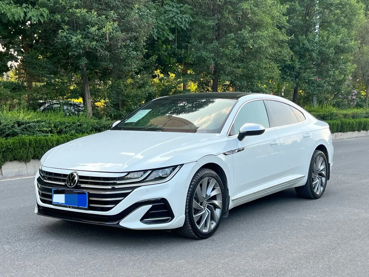 Open image lightbox: Volkswagen 2024 CC 2.0TSI 380TSI eye-catching automatic gear
