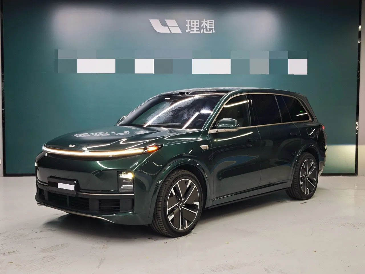Открыть галерею: Li 2025 L9 Ultra Smart Refresh Edition Automatic Transmission