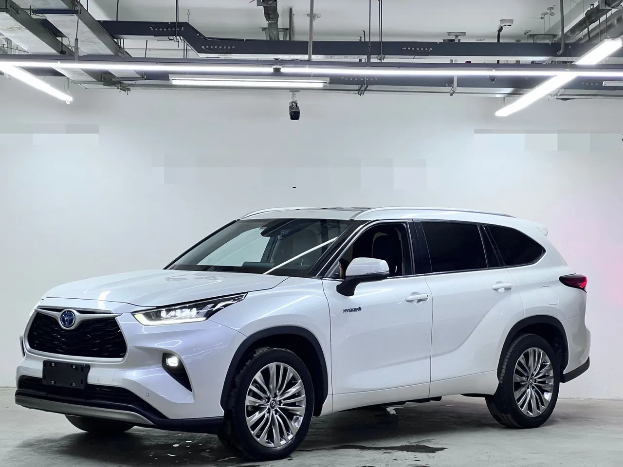 Открыть галерею: Toyota 2022 Highlander Dual Engine 2.5 Stepless Four-wheel Drive Premium Edition 7-seat Automatic Gear
