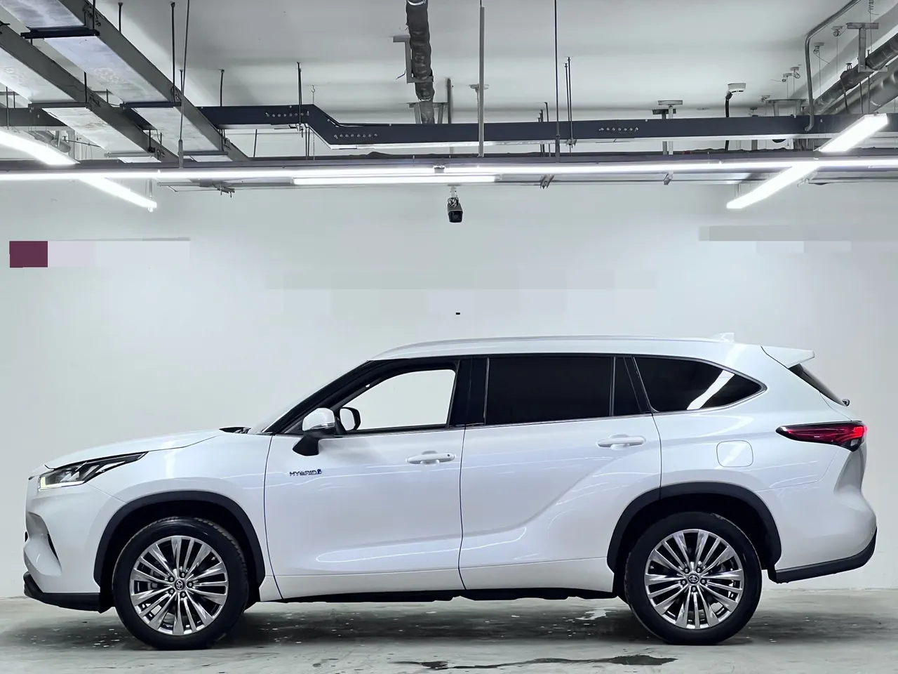 Toyota 2022 Highlander Dual Engine 2.5 Stepless Four-wheel Drive Premium Edition 7-seat Automatic Gear 2