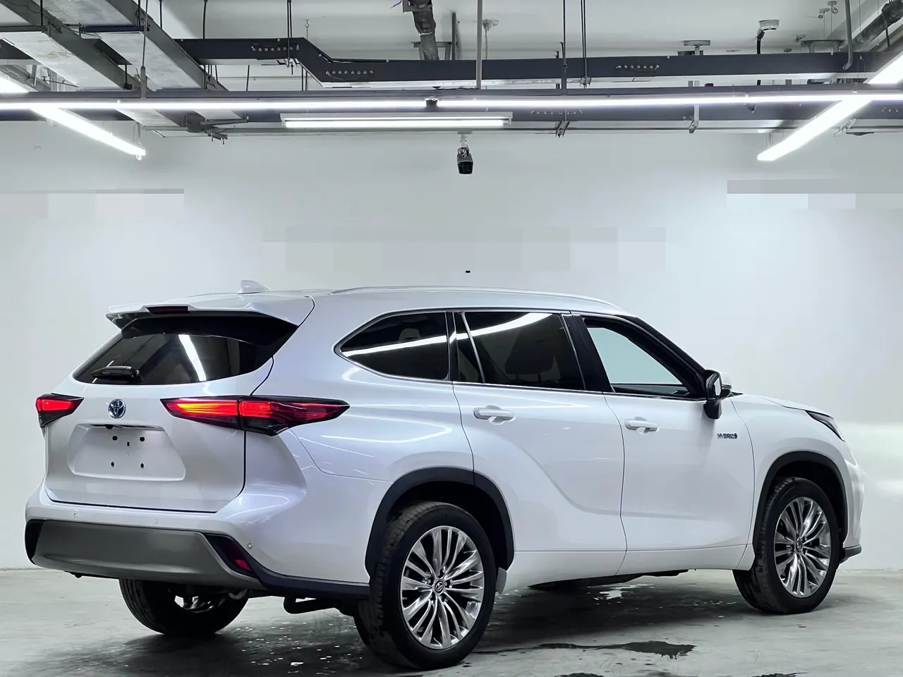 Toyota 2022 Highlander Dual Engine 2.5 Stepless Four-wheel Drive Premium Edition 7-seat Automatic Gear 4