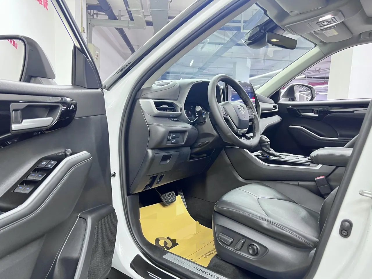 Toyota 2022 Highlander Dual Engine 2.5 Stepless Four-wheel Drive Premium Edition 7-seat Automatic Gear 5