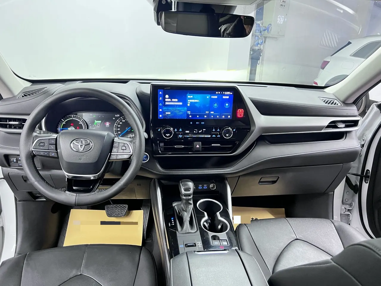 Toyota 2022 Highlander Dual Engine 2.5 Stepless Four-wheel Drive Premium Edition 7-seat Automatic Gear 7