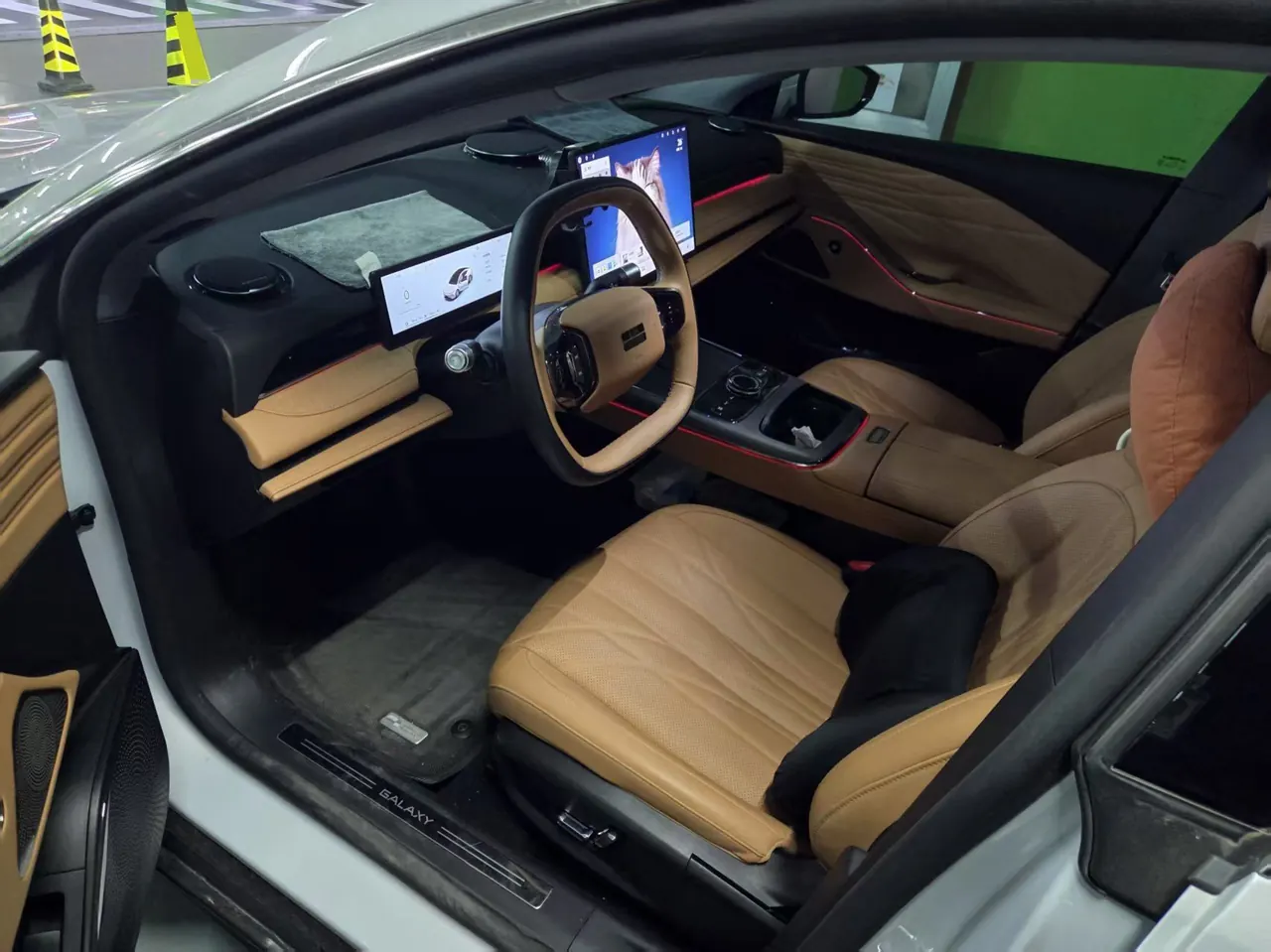 Geely Galaxy 2025 Xingyao 8 EM-i 1.5 130km Premium Edition Automatic Gear 3