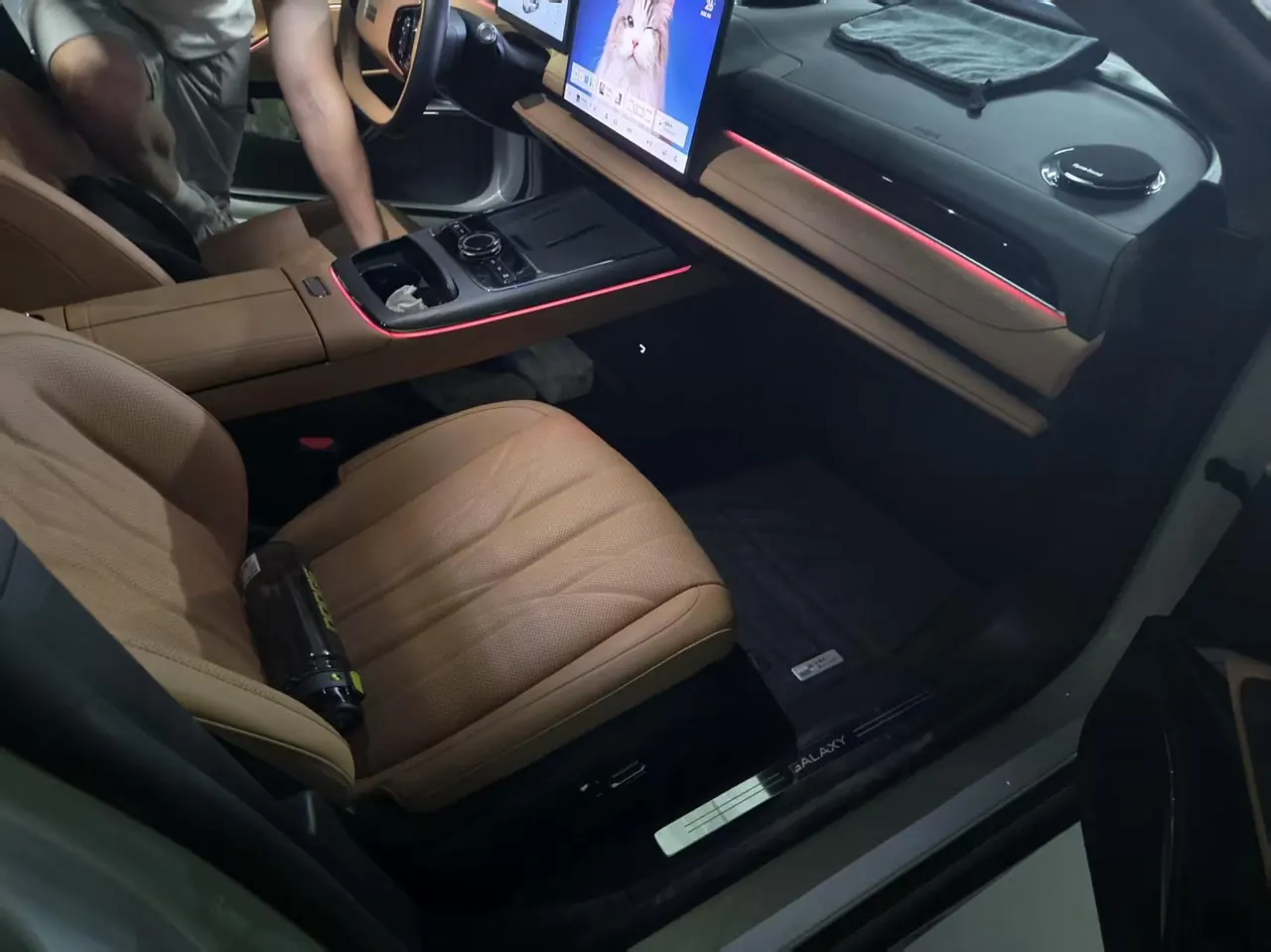Geely Galaxy 2025 Xingyao 8 EM-i 1.5 130km Premium Edition Automatic Gear 4