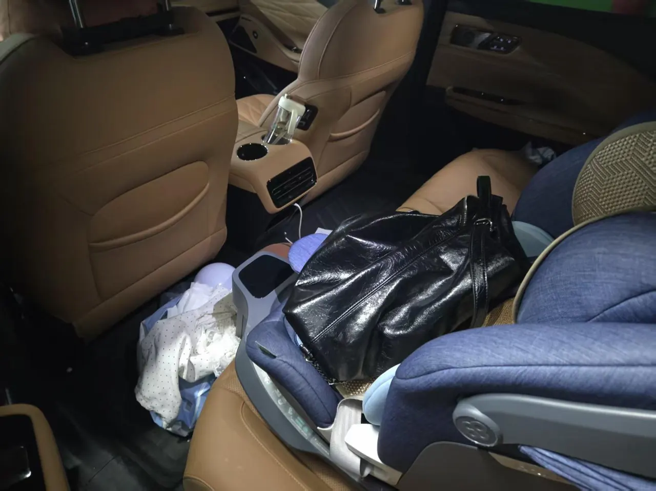 Geely Galaxy 2025 Xingyao 8 EM-i 1.5 130km Premium Edition Automatic Gear 6