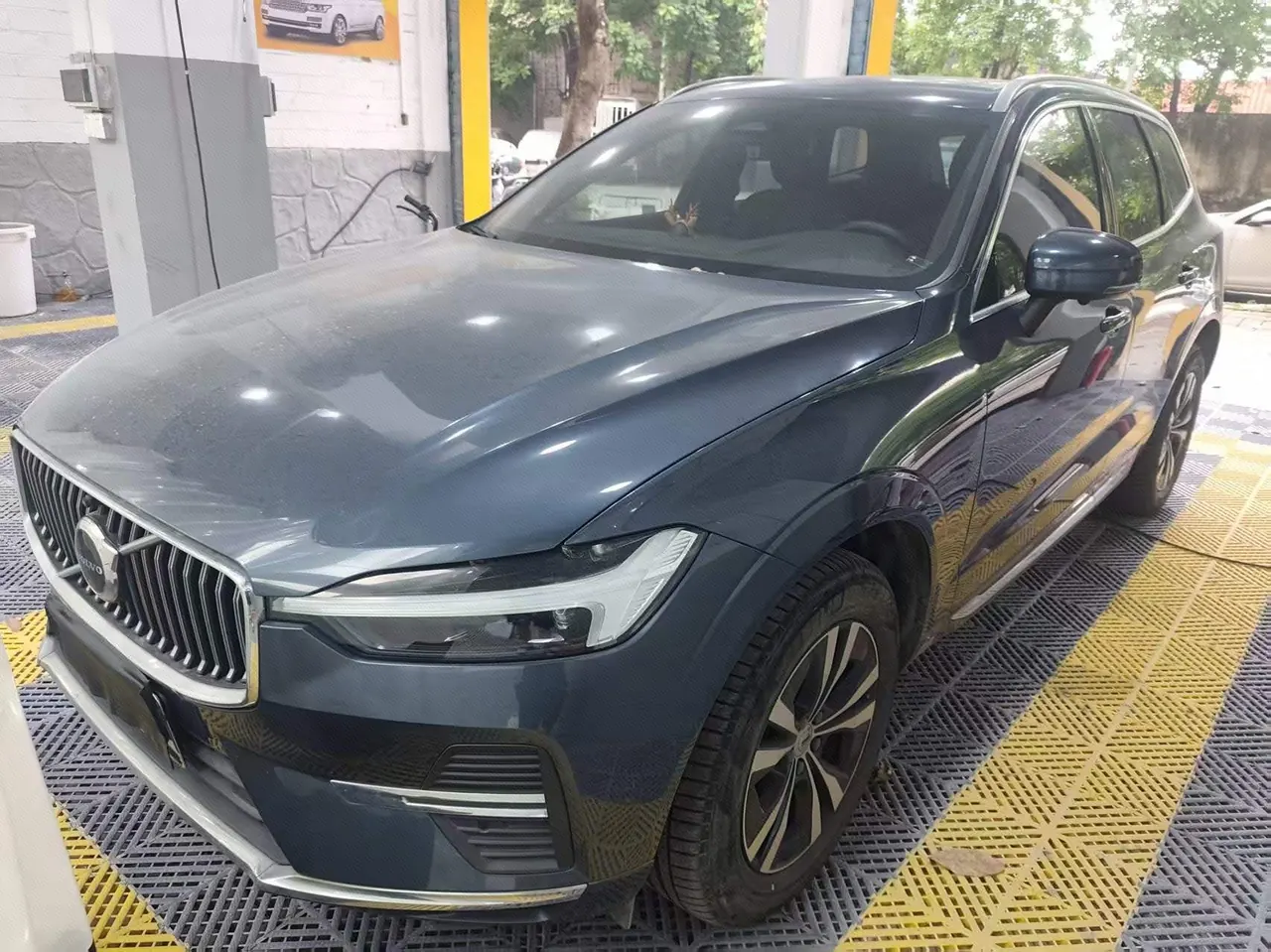 Открыть галерею: Volvo 2023 XC60 48V 2.0T B5 4-wheel-drive Zhiyi Deluxe Edition Automatic Gear