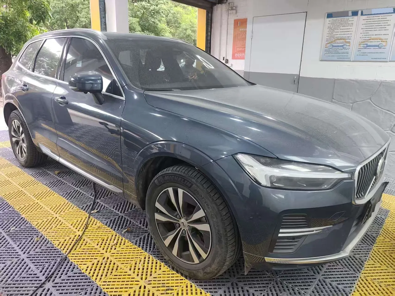 Volvo 2023 XC60 48V 2.0T B5 4-wheel-drive Zhiyi Deluxe Edition Automatic Gear 2