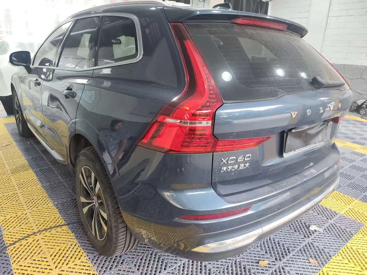 Volvo 2023 XC60 48V 2.0T B5 4-wheel-drive Zhiyi Deluxe Edition Automatic Gear 3