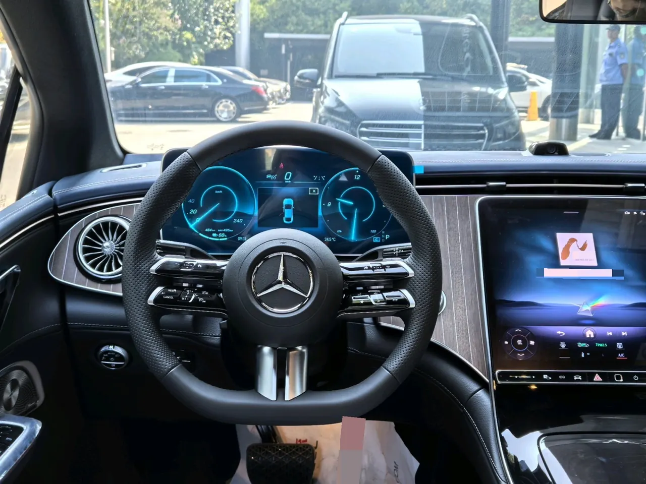 Mercedes Benz 2025 EQE 500 4MATIC EQE 500 4MATIC Pioneer Edition Automatic Gear 10