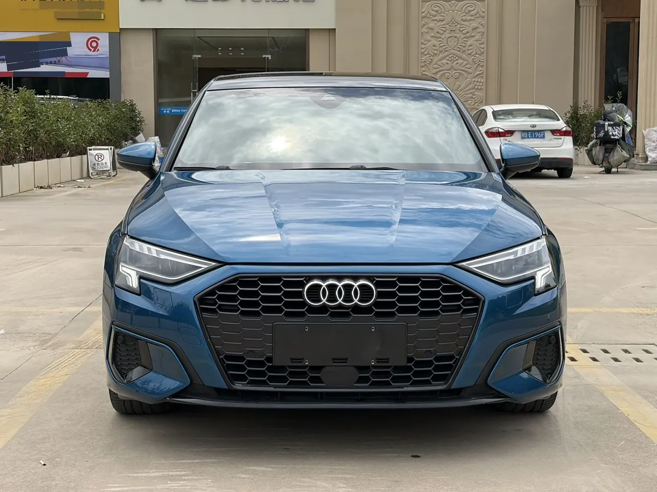 Audi 2022 A3L Limousine 1.4TFSI 35TFSI Fashion Elegant Automatic 2