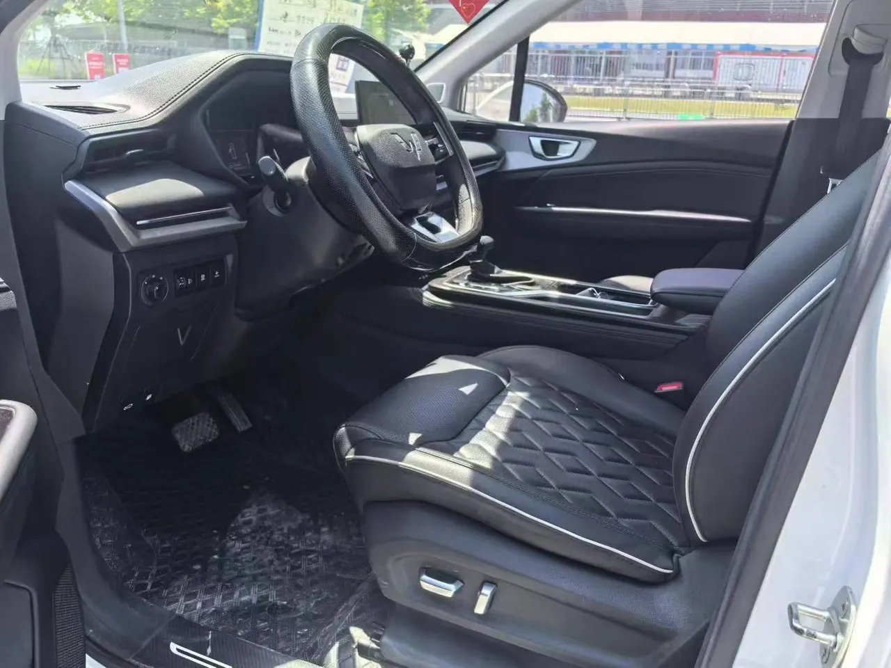WuLing 2022 Jiachen 1.5T Stepless Smart Luxury Automatic Gear 3