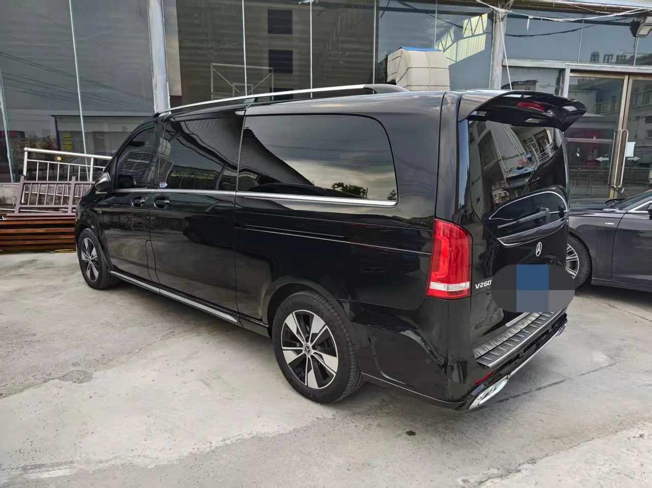 Mercedes Benz V 2022V 260 L 2.0T Premium Edition Automatic Gear 2