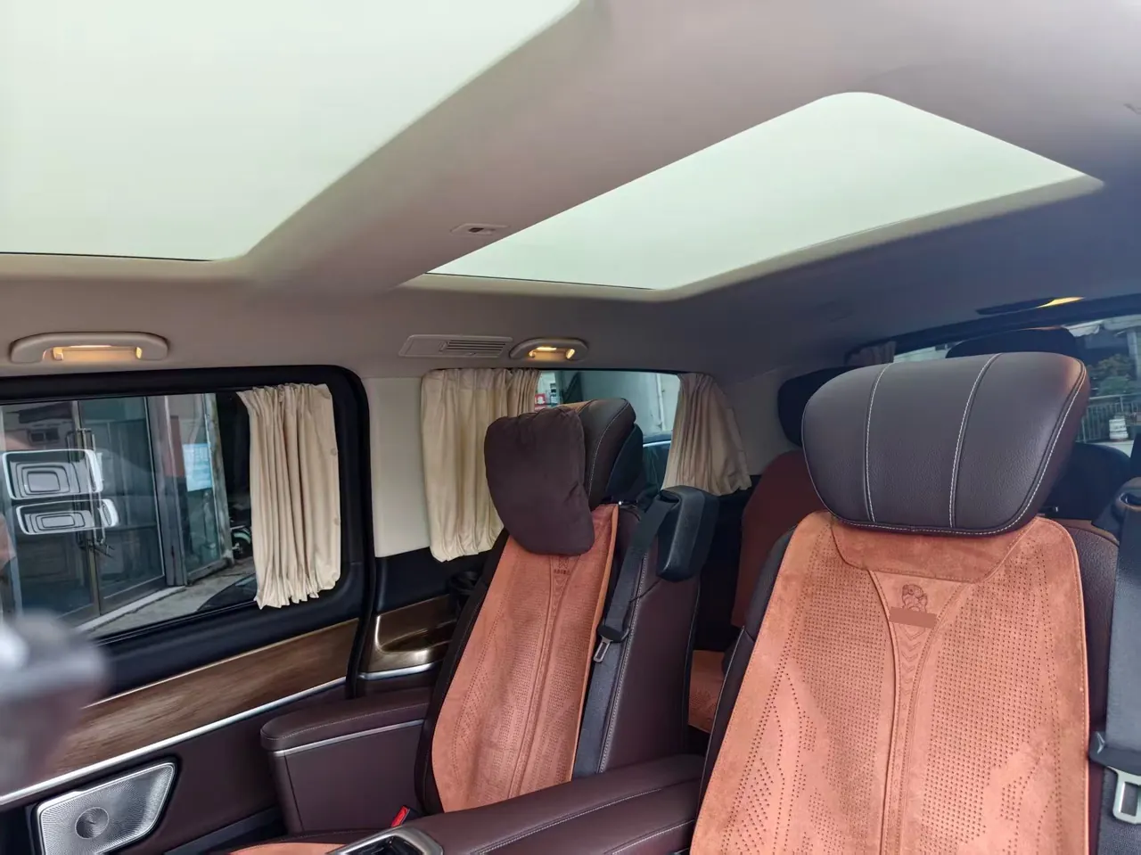 Mercedes Benz V 2022V 260 L 2.0T Premium Edition Automatic Gear 4