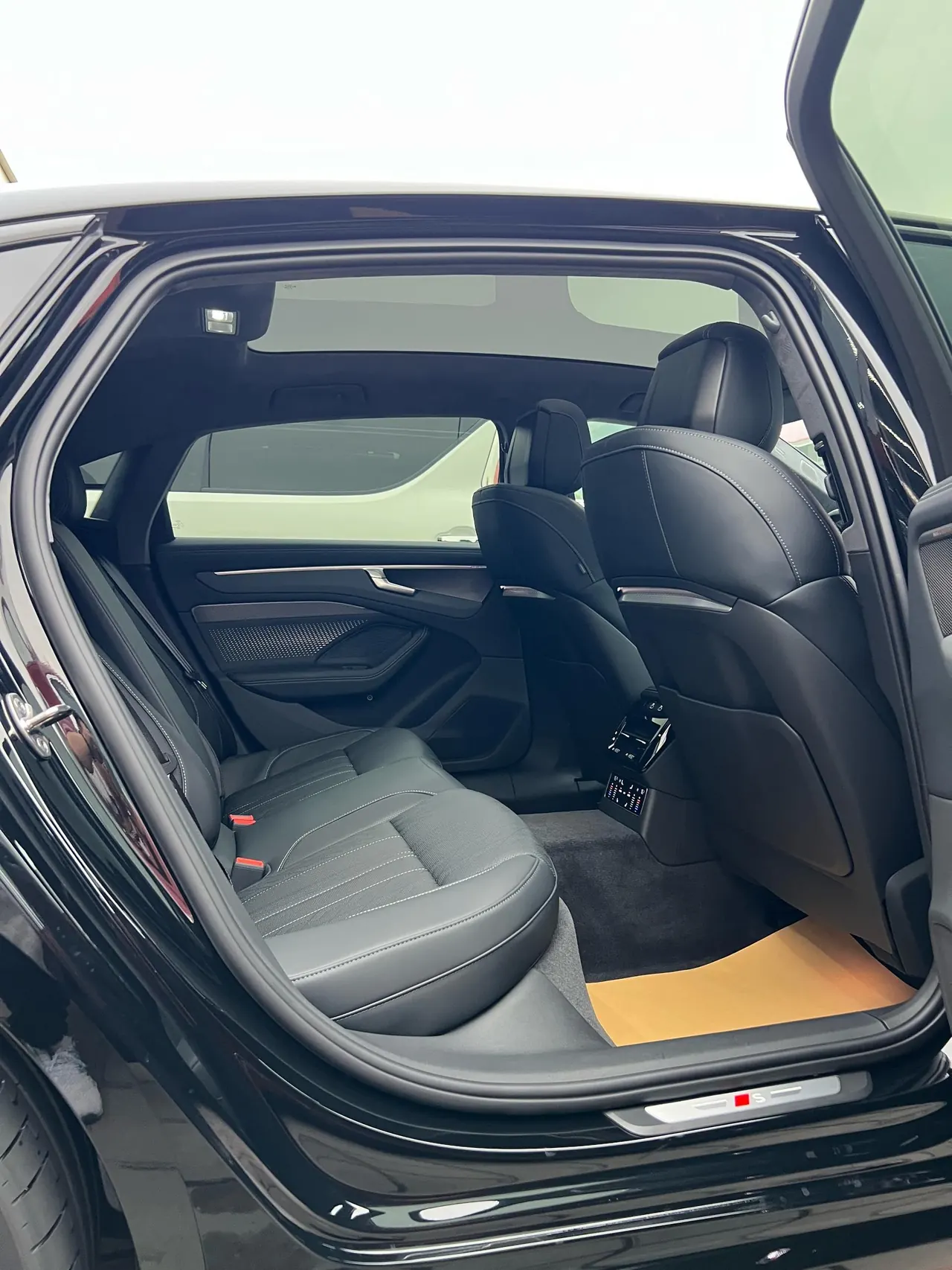 Audi 2026 A6L 2.0T Quattro Enjoy Elegant Automatic Gear 9