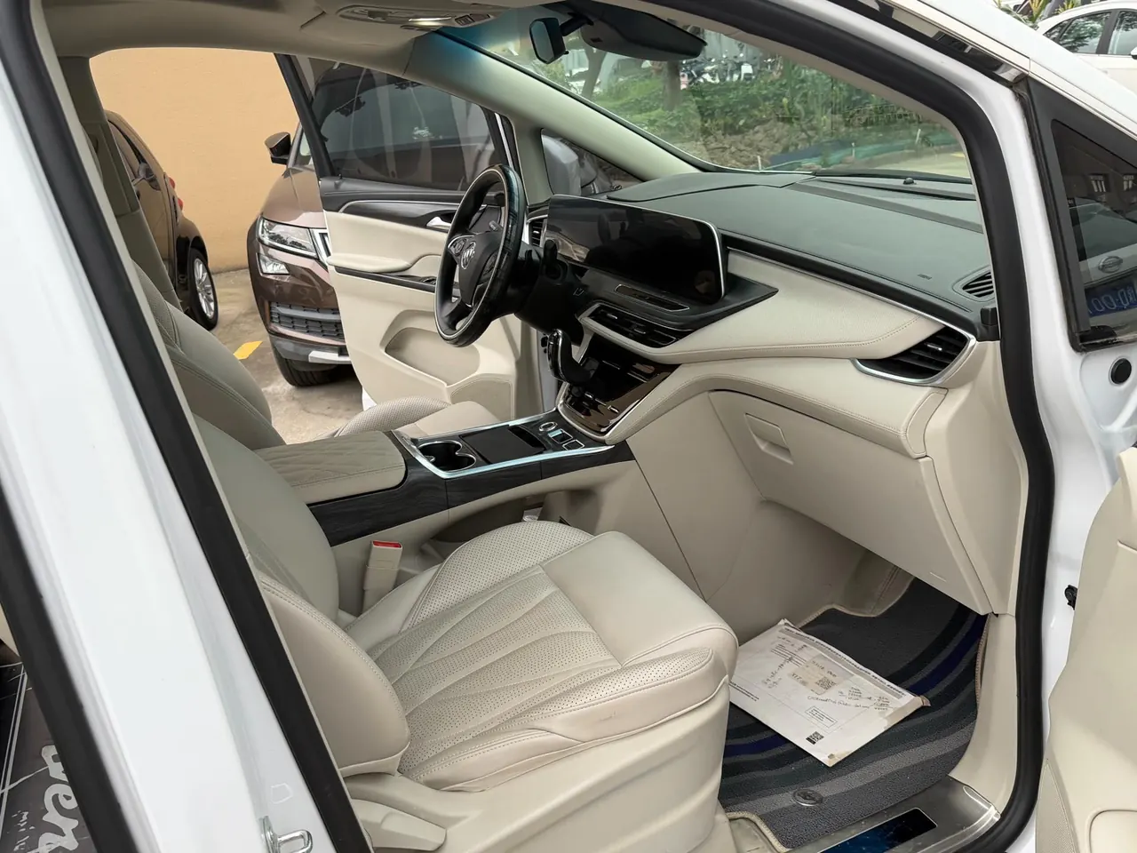 Buick 2022 GL8 ES Lu Zun 2.0T 653T Comfortable Automatic Gear 7