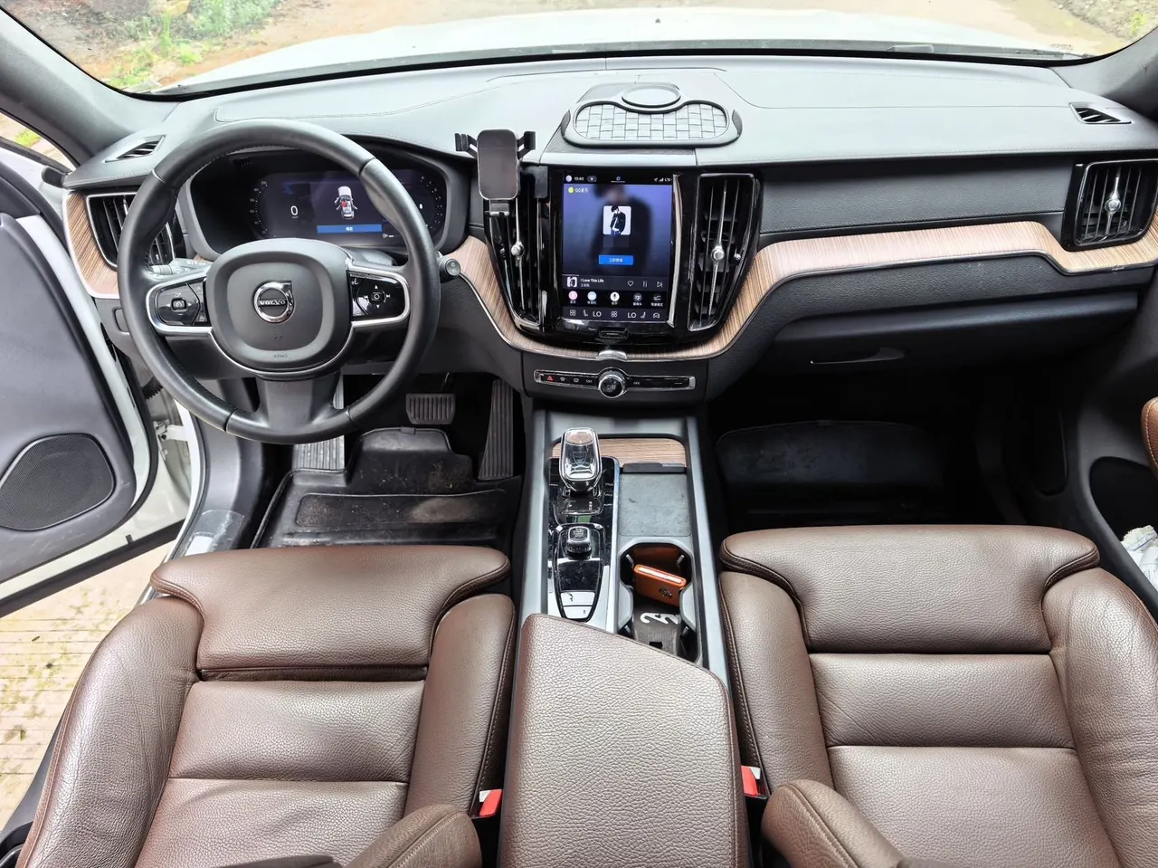 Volvo 2022 XC60 48V 2.0T B5 4-wheel drive Zhiyuan Deluxe Edition Automatic Gear 3