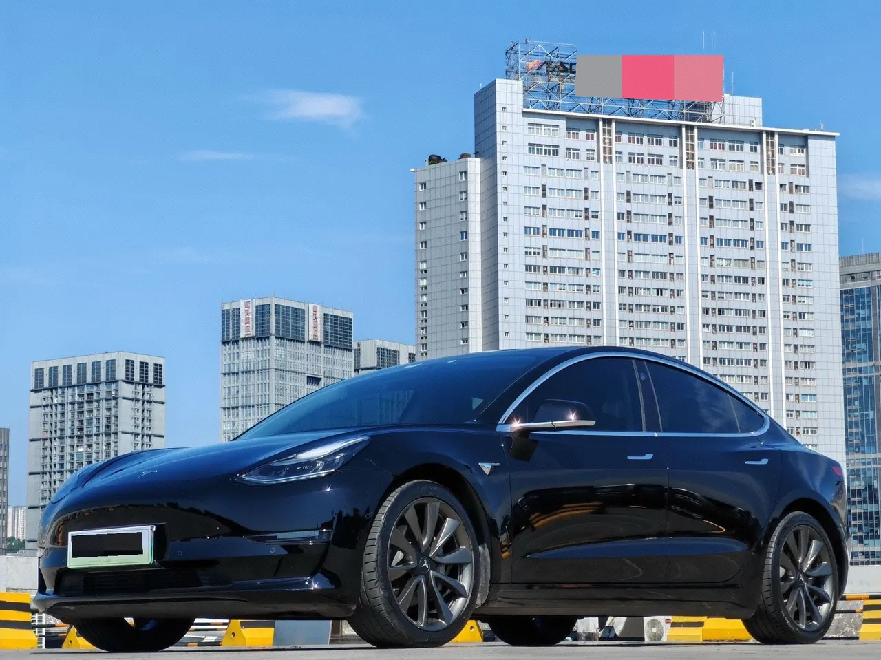 Открыть галерею: Tesla 2020 Model 3 Long Endurance Rear Wheel Drive Automatic Transmission
