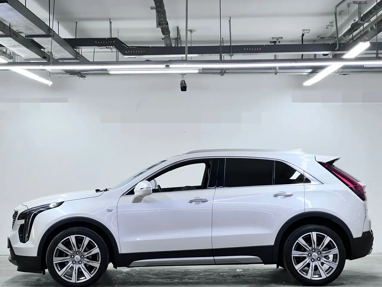 Cadillac 2022 XT4 48V 2.0T 28T 4-wheel drive distinguished automatic gear 2