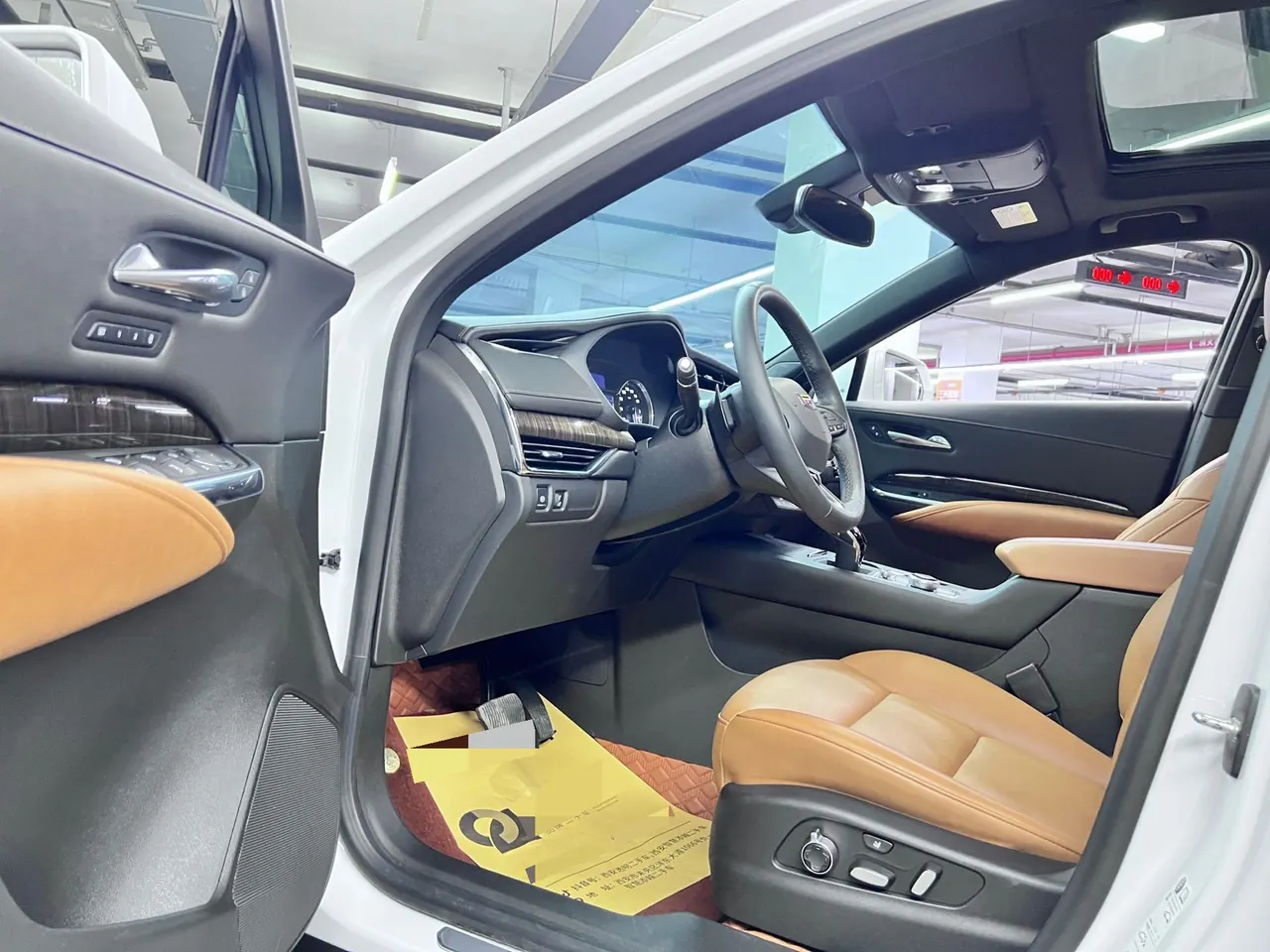 Cadillac 2022 XT4 48V 2.0T 28T 4-wheel drive distinguished automatic gear 5