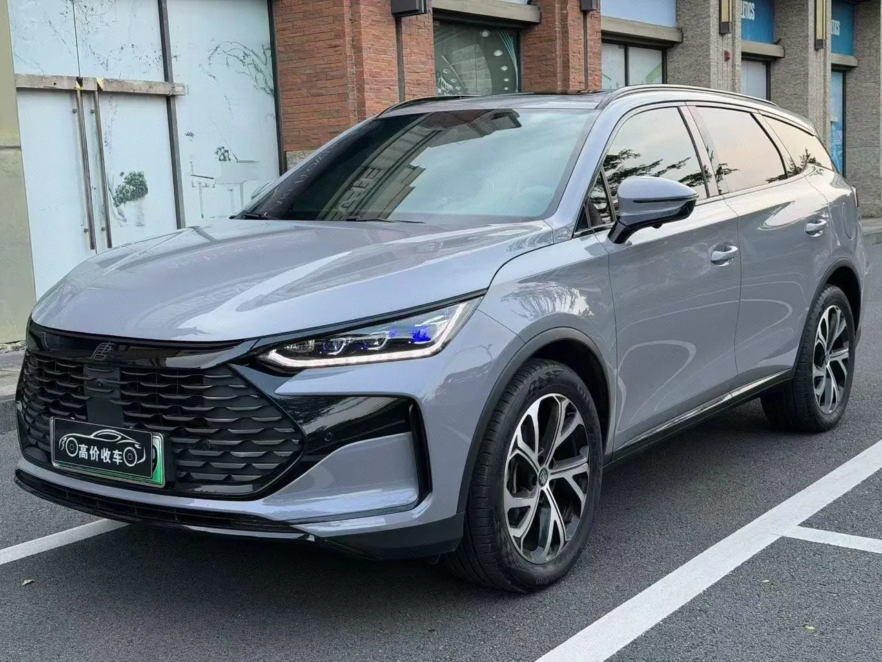 Open image lightbox: BYD Tang New Energy 2025 Tang DM-i 1.5T Stepless 115KM Honorable Automatic Gear