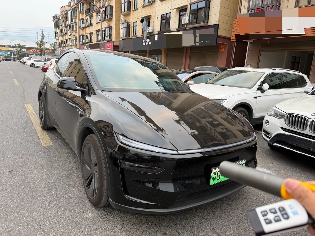 Tesla 2026 Model Y Rear-Wheel-Drive Automatic 2