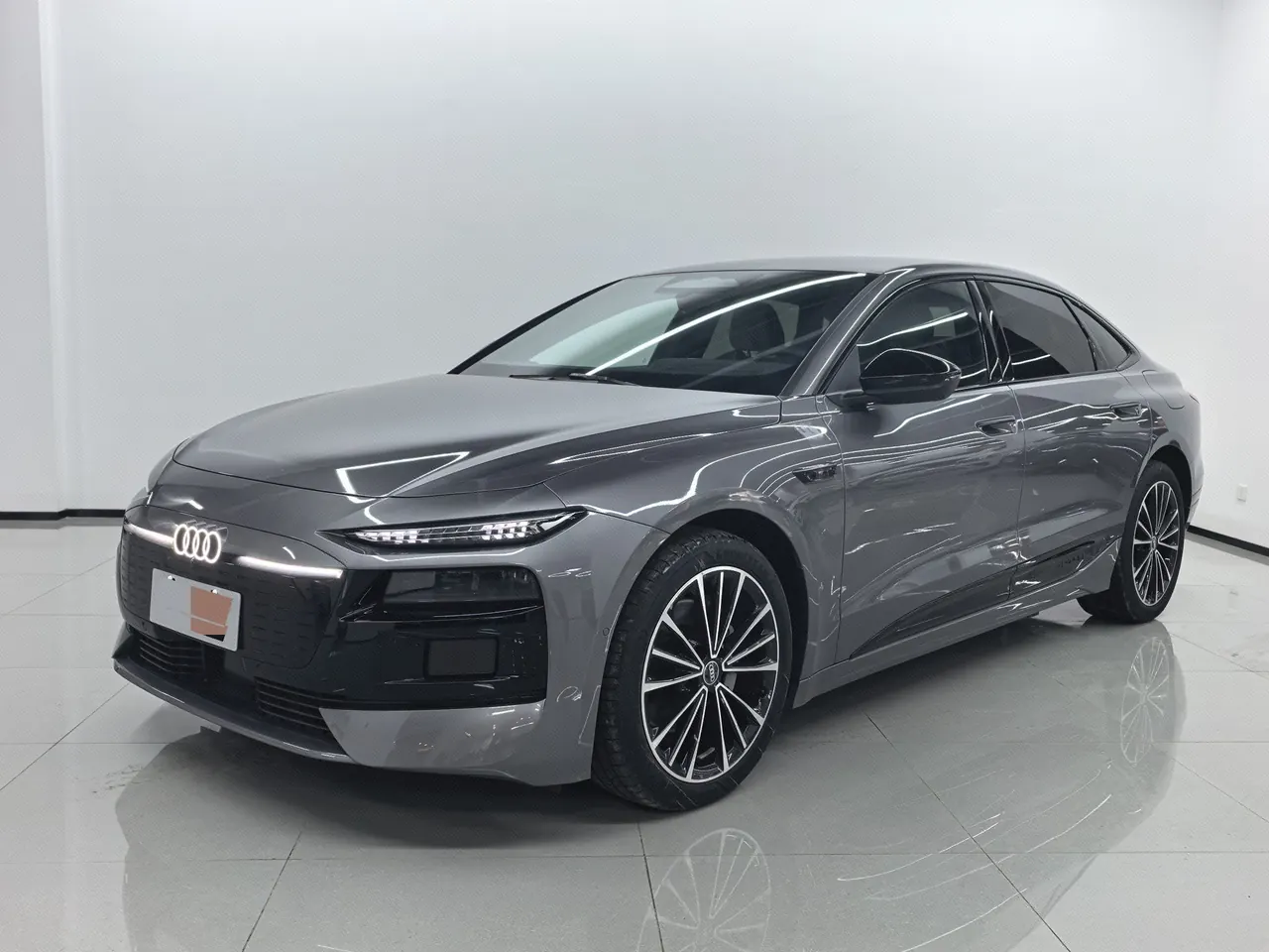 Открыть галерею: Audi 2026 A6L e-tron Starts Gan Kun Smart Driving Edition Automatic Gear