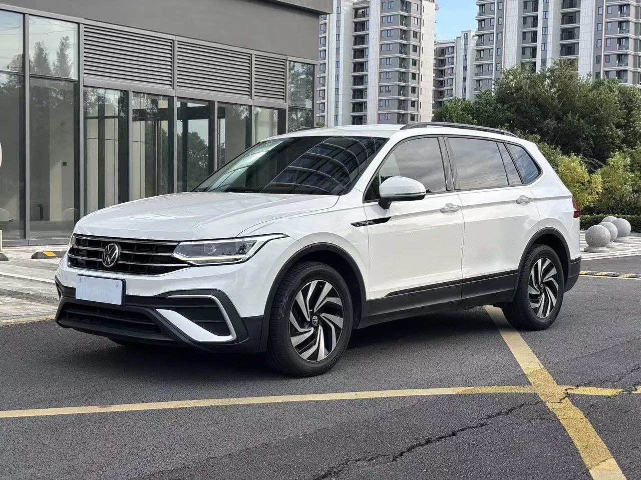 打开图片灯箱：Volkswagen 2022 Tiguan L 2.0TSI 330TSI Two-Drive Comfortable Edition Automatic Gear