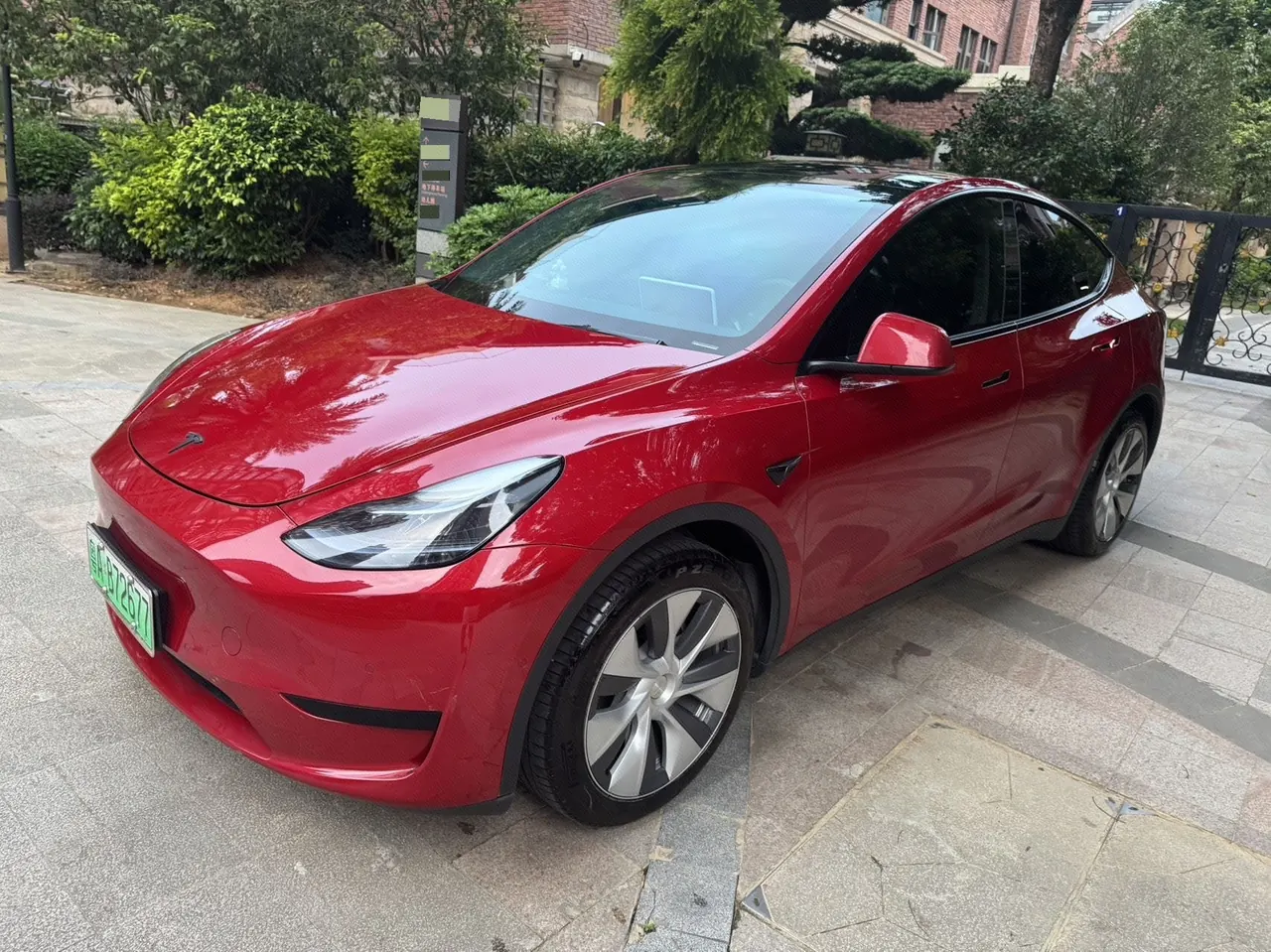 Open image lightbox: Tesla 2022 Model Y rear-wheel drive version automatic transmission