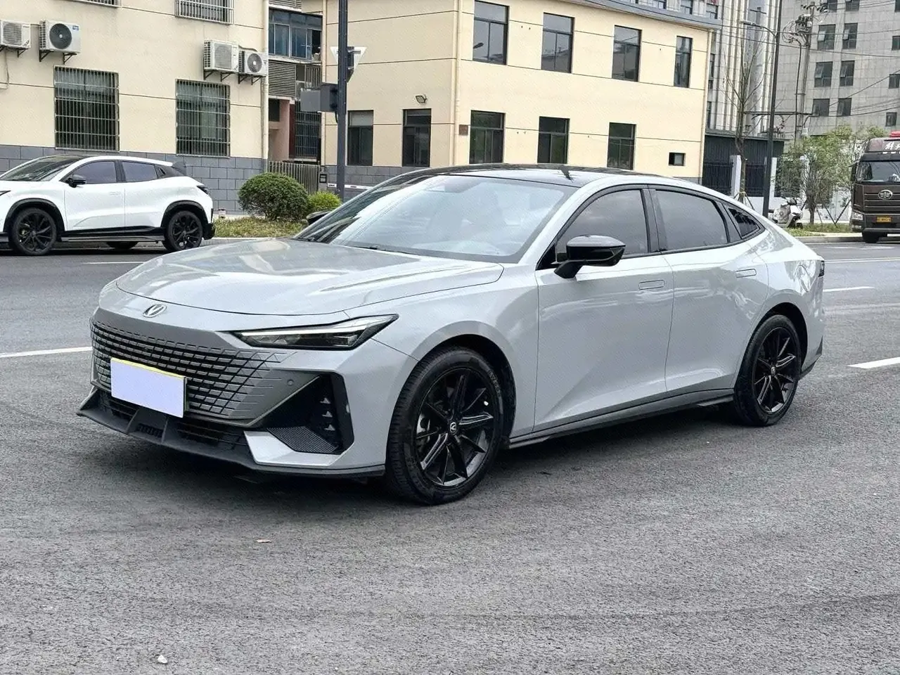 ChangAn 2023 UNI-V Zhidian iDD 1.5T 113km Zhiku Automatic Gear - View 1