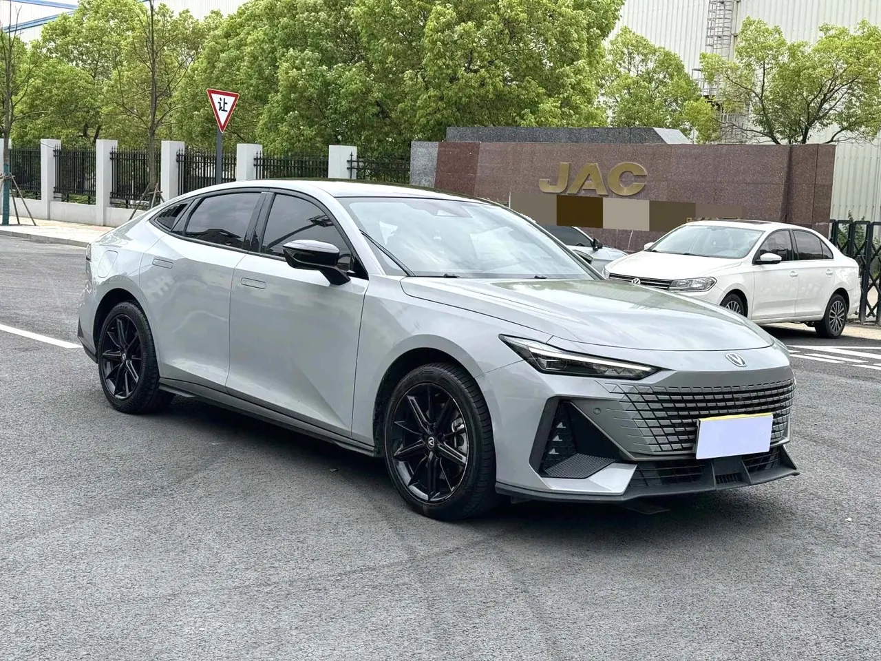ChangAn 2023 UNI-V Zhidian iDD 1.5T 113km Zhiku Automatic Gear 4