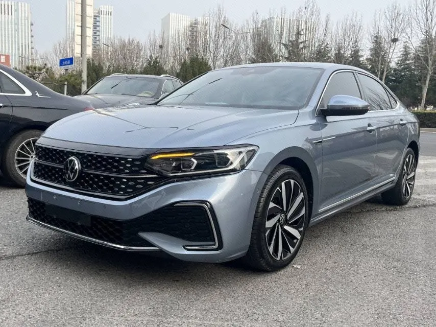 Открыть галерею: Volkswagen 2022 Passat 2.0TSI 330TSI Star Deluxe Edition Automatic Transmission