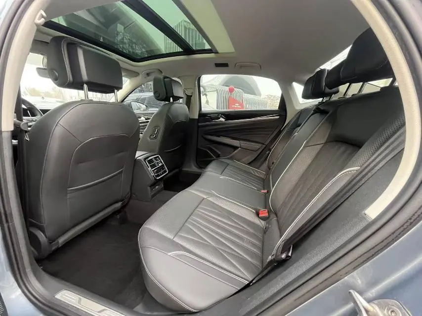 Volkswagen 2022 Passat 2.0TSI 330TSI Star Deluxe Edition Automatic Transmission 5