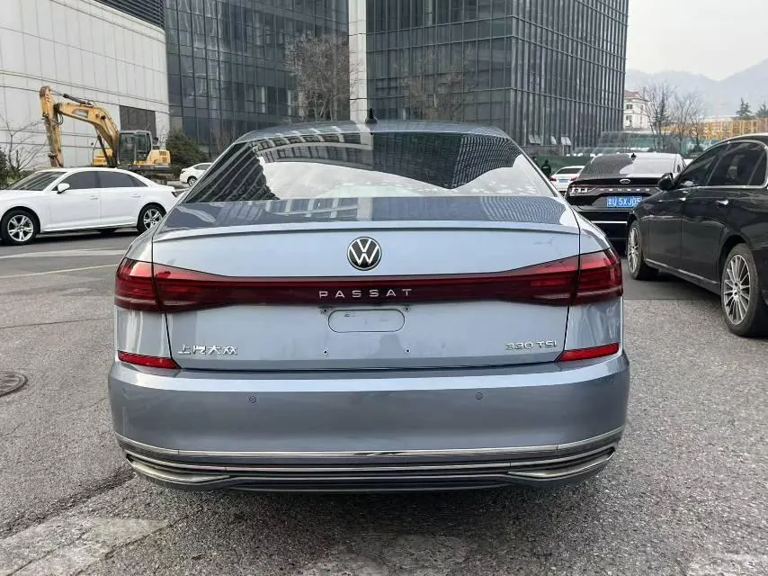 Volkswagen 2022 Passat 2.0TSI 330TSI Star Deluxe Edition Automatic Transmission 8