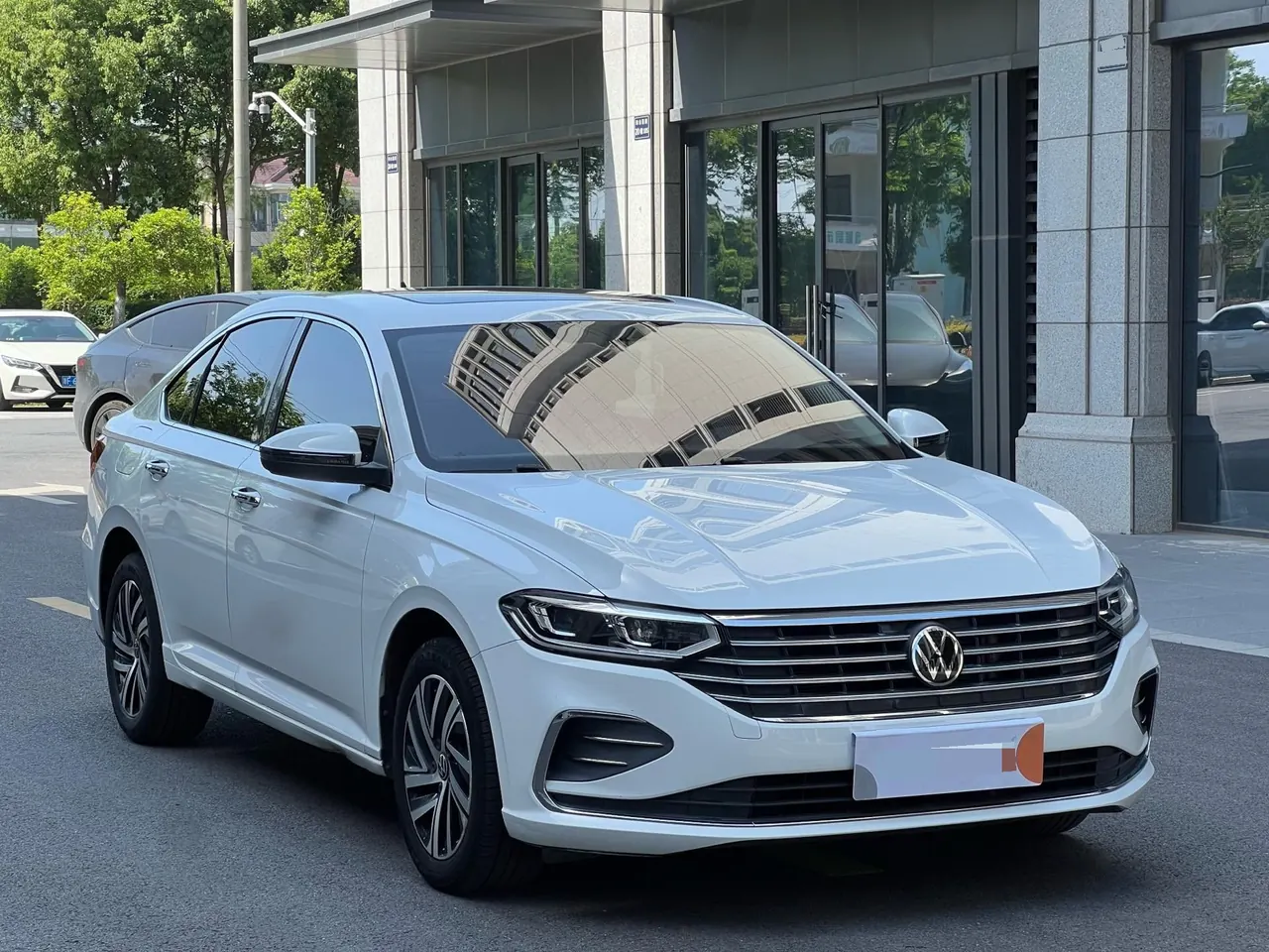 Volkswagen 2023 LaVida 1.5 5 Million Edition Automatic 3