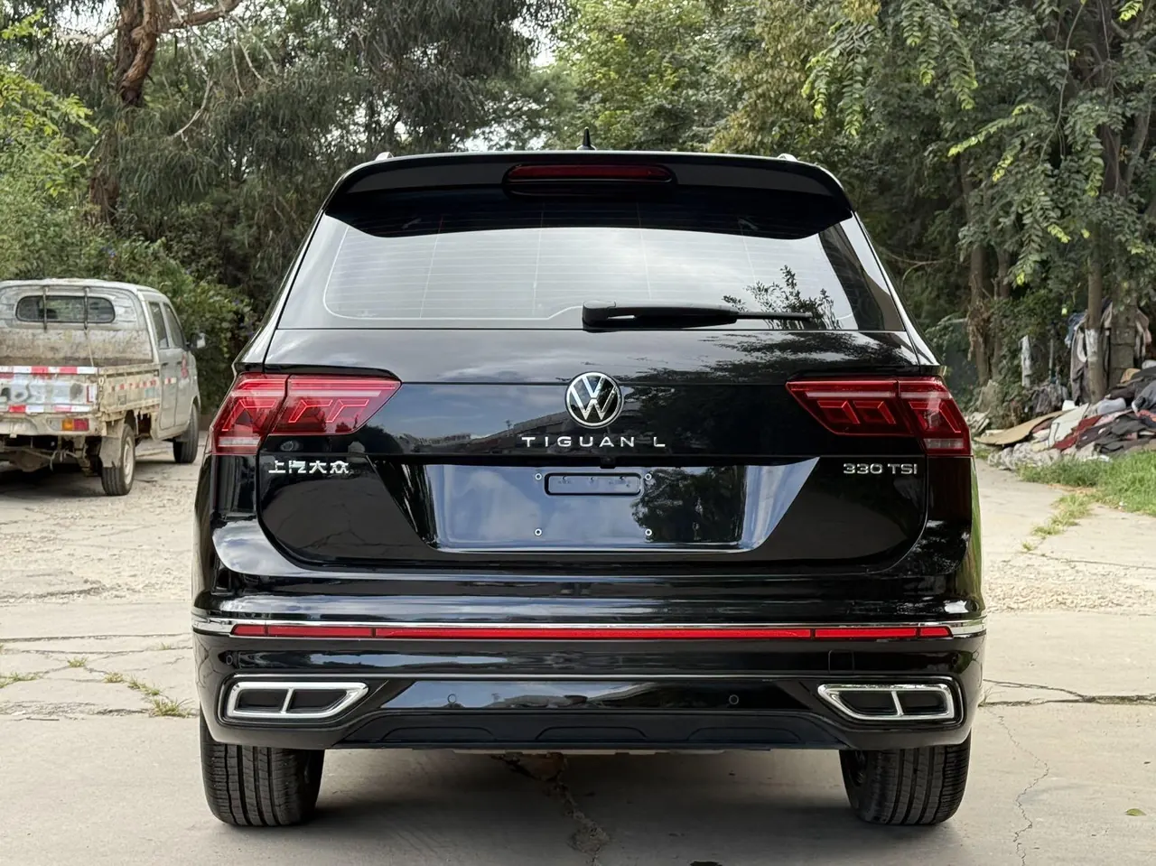 Volkswagen 2023 Tiguan L R-Line 2.0TSI 330TSI Two-Drive R-Line Overdrive Automatic Gear 8