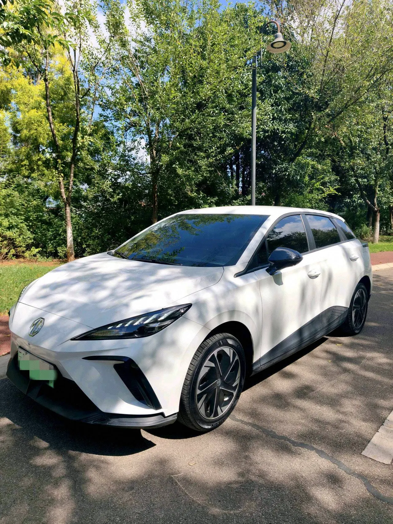 Открыть галерею: MG 2023 MG4 EV 415km Sea Champion Edition Automatic Gear