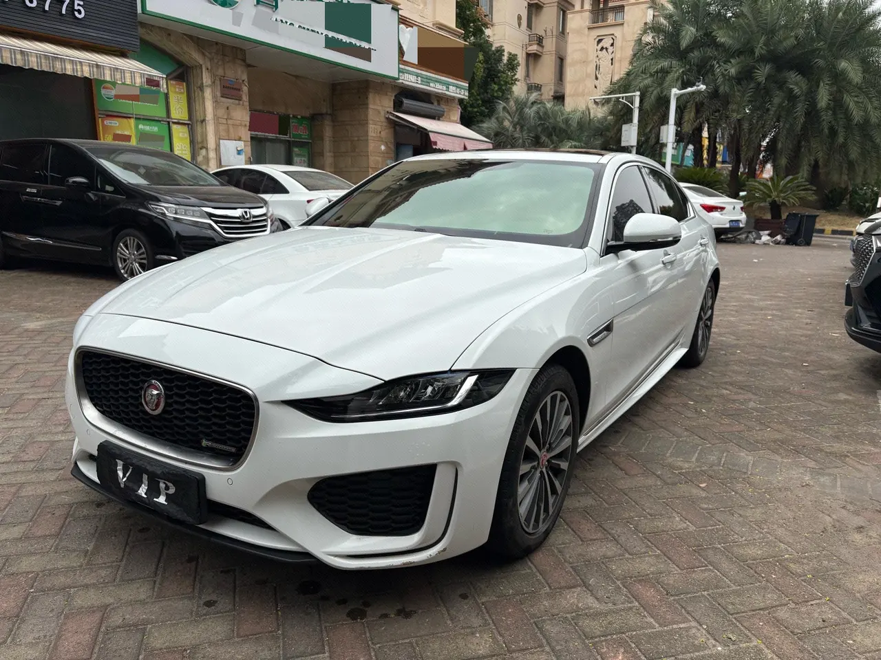 打开图片灯箱:Jaguar 2020 XEL 2.0T 200PS R-DYNAMIC Youth Sports Edition Automatic Gear