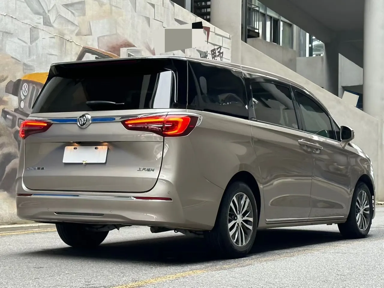 Buick 2025 GL8 ES Lu Zun 48V 2.0T Premium Edition Automatic Gear 5
