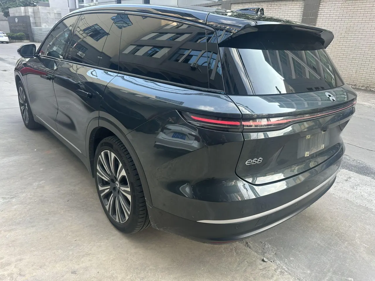 NIO 2023 ES8 75kWh Executive Edition Automatic Gear 4