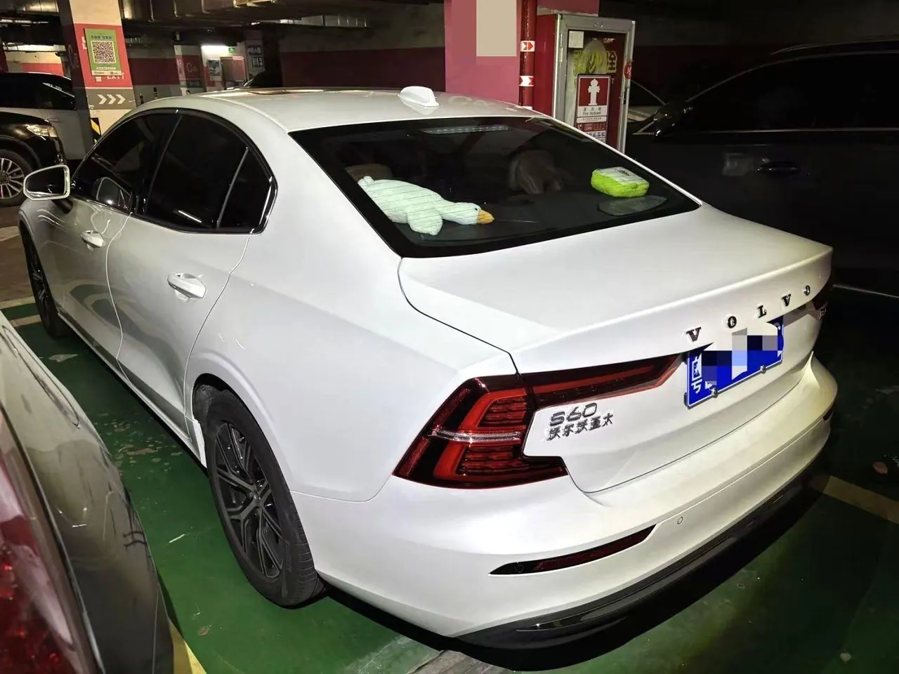 Volvo 2026 S60 48V 2.0T B4 Zhiyi Deluxe Edition Automatic Gear 2